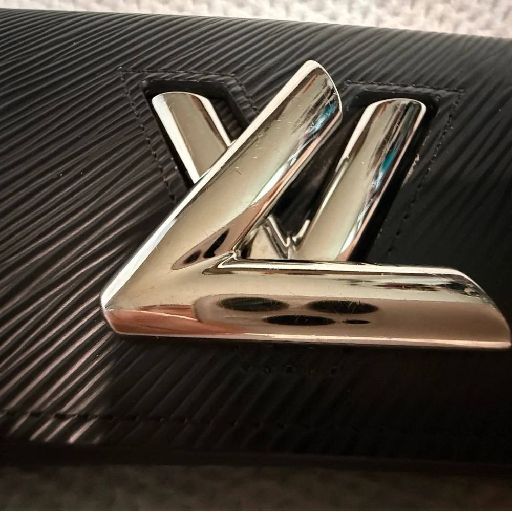 Louis Vuitton Twist Wallet Black Epi Leather Silver LV Lock Box Dust Bag Auth